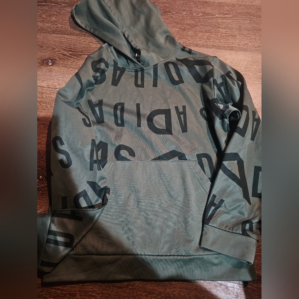 Adidas Sweatshirt